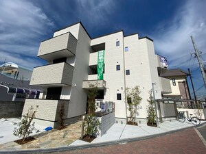 メゾンドコリーヌ上野芝外観写真