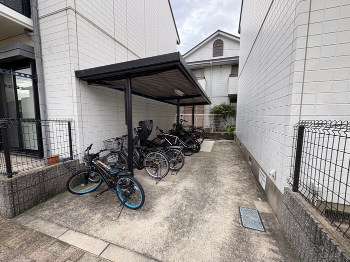 物件外観写真3　(駐輪場)