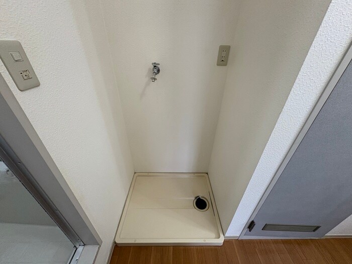 物件内観写真12　(洗濯機置場)