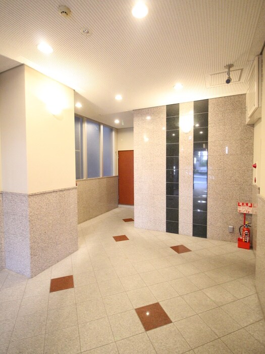 物件外観写真6　(エントランス部分)