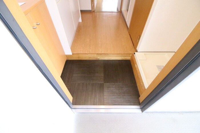 物件内観写真10　(玄関)