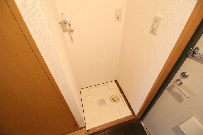 物件内観写真12　(洗濯機置場)