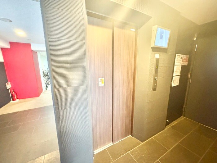 物件外観写真4　(エントランス部分)