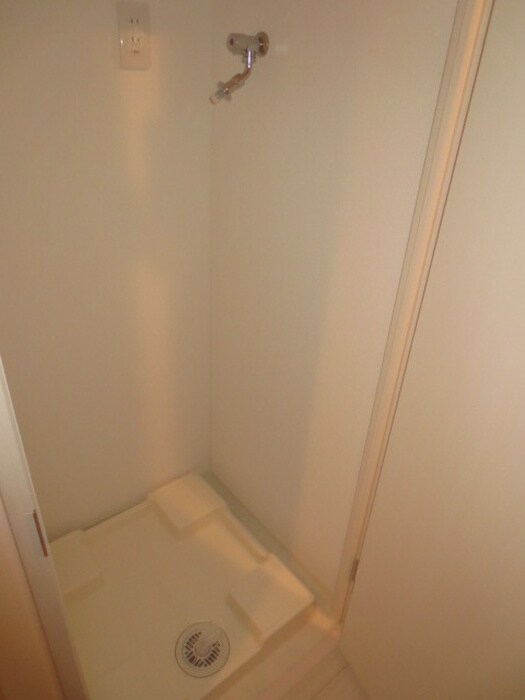 物件内観写真12　(洗濯機置場)