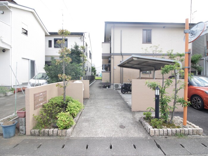 物件外観写真2　(エントランス部分)