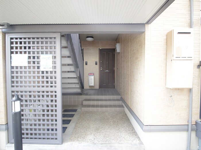 物件外観写真3　(エントランス部分)