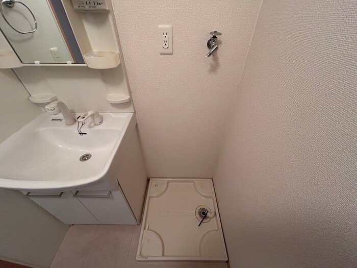 物件内観写真14　(洗濯機置場)