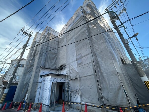 建築中