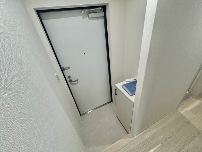 物件内観写真4　(玄関)