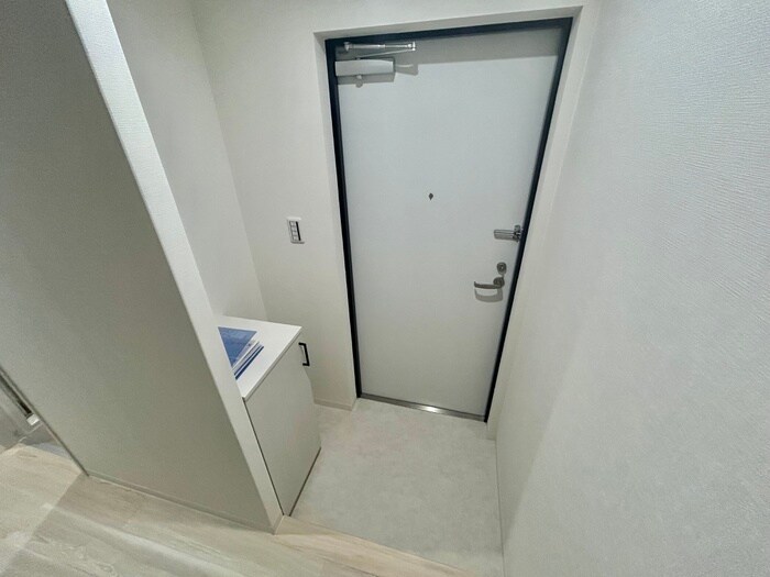 物件内観写真4　(玄関)