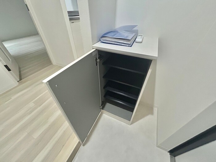 物件内観写真5　(靴箱)