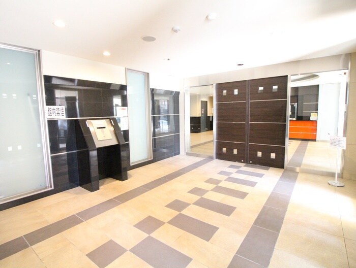 物件外観写真6　(エントランス部分)