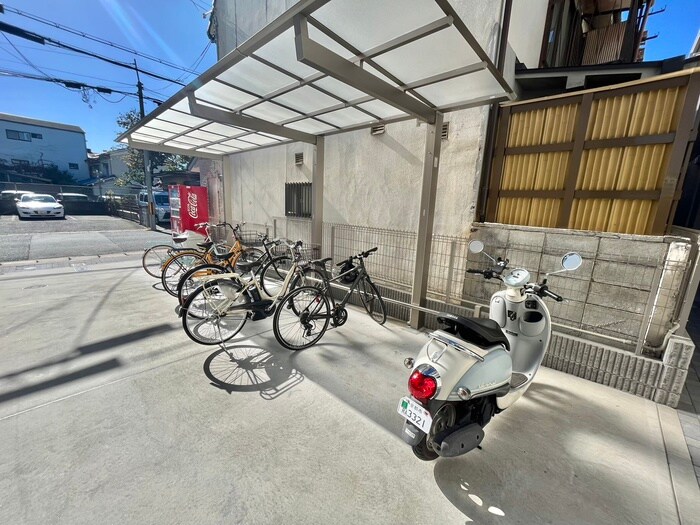 物件外観写真4　(駐輪場)