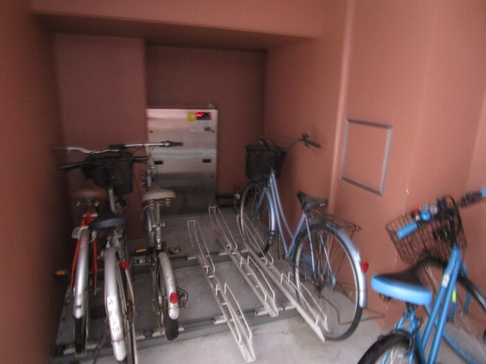 物件外観写真3　(駐輪場)