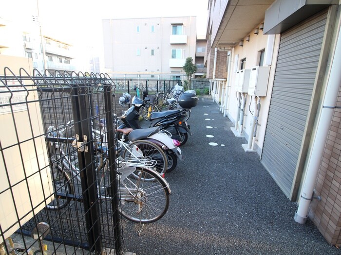 物件外観写真5　(駐輪場)