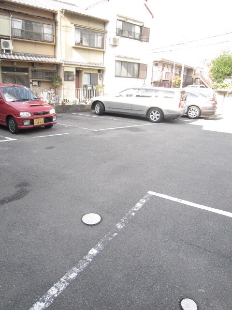 物件外観写真3　(駐車場)