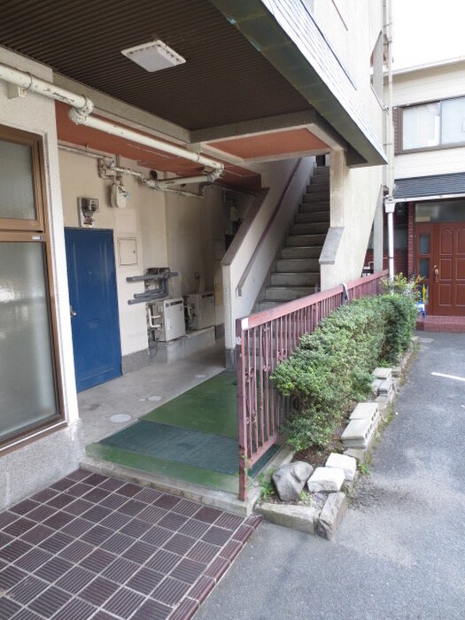 物件外観写真5　(エントランス部分)