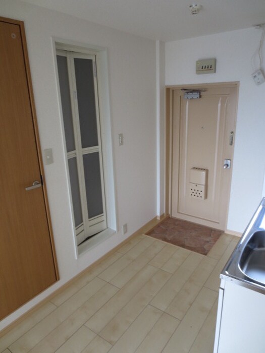 物件内観写真13　(玄関)