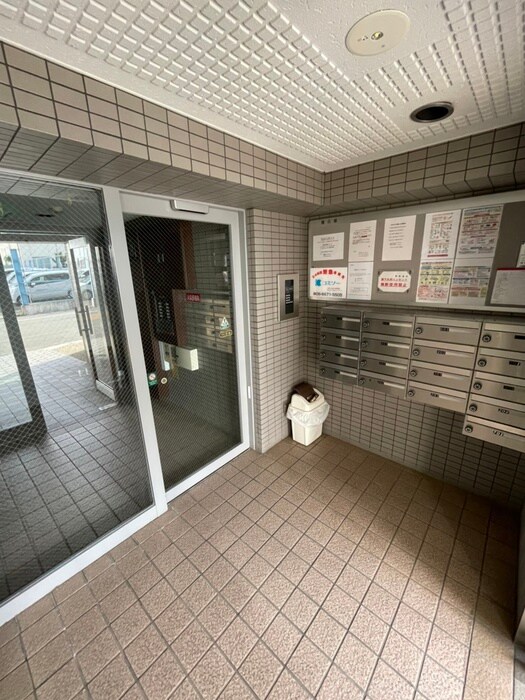 物件外観写真5　(エントランス部分)