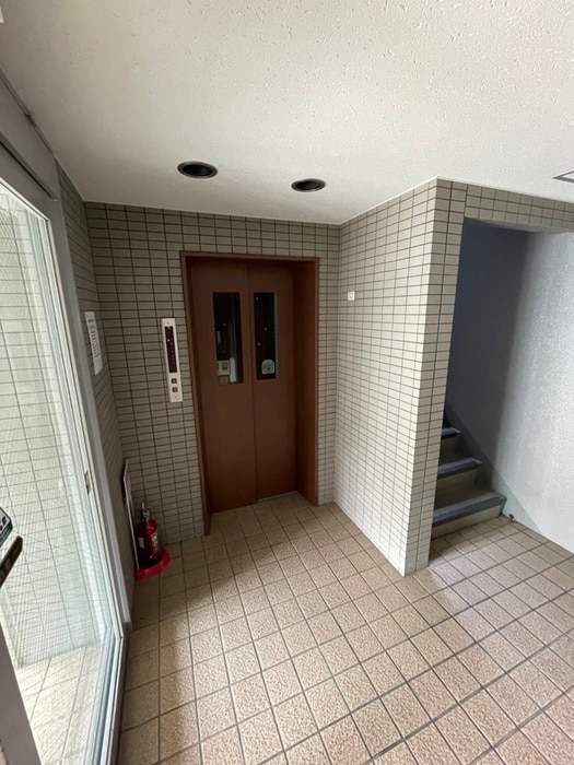 物件外観写真6　(エントランス部分)