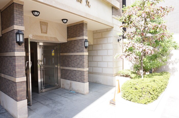 物件外観写真2　(エントランス部分)