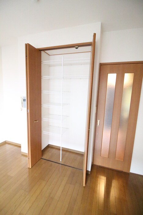 物件内観写真13　(収納)