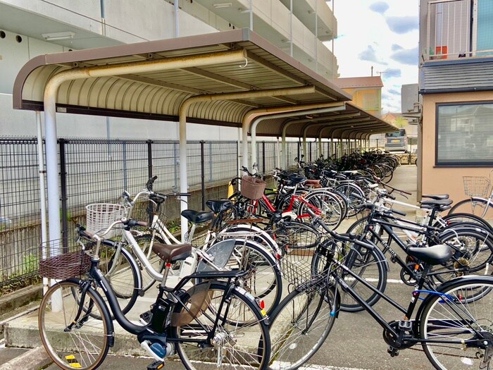 物件外観写真5　(駐輪場)