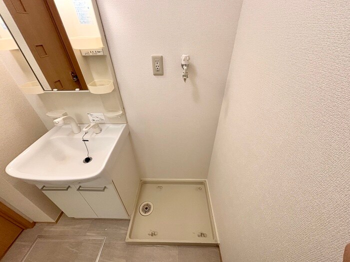 物件内観写真16　(洗濯機置場)