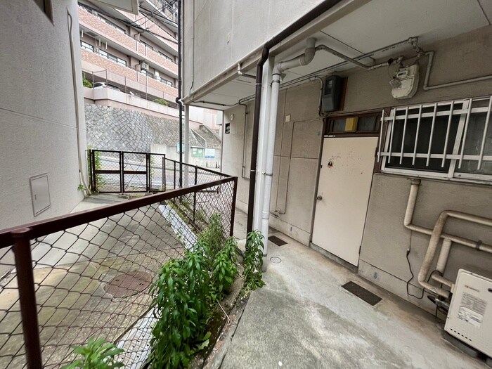 物件外観写真6　(エントランス部分)