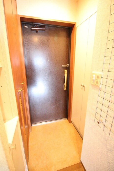 物件内観写真16　(玄関)
