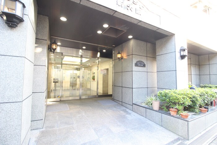 物件外観写真2　(エントランス部分)