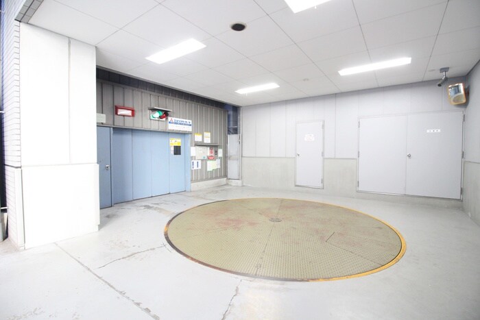 物件外観写真5　(駐車場)