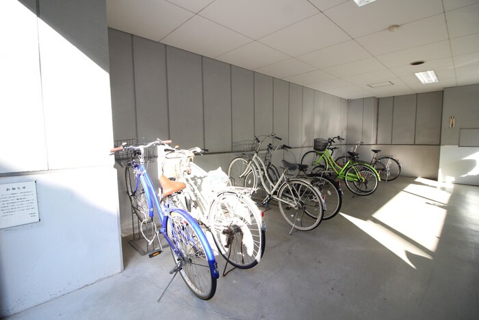 物件外観写真6　(駐輪場)