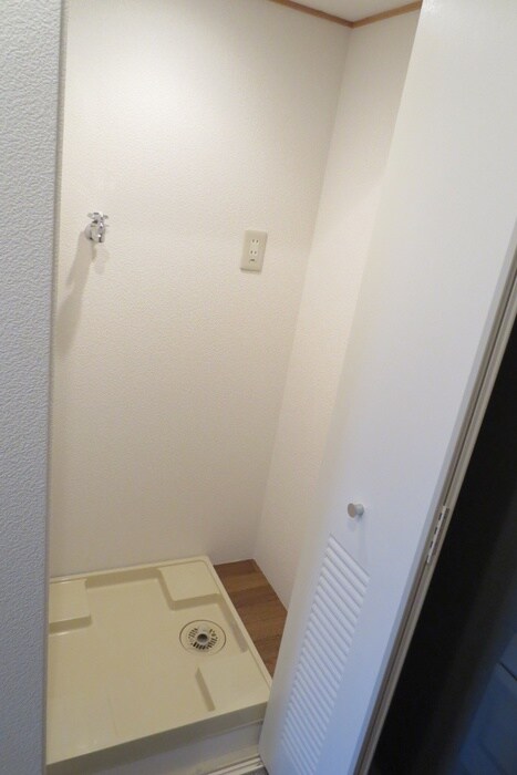 物件内観写真11　(洗濯機置場)