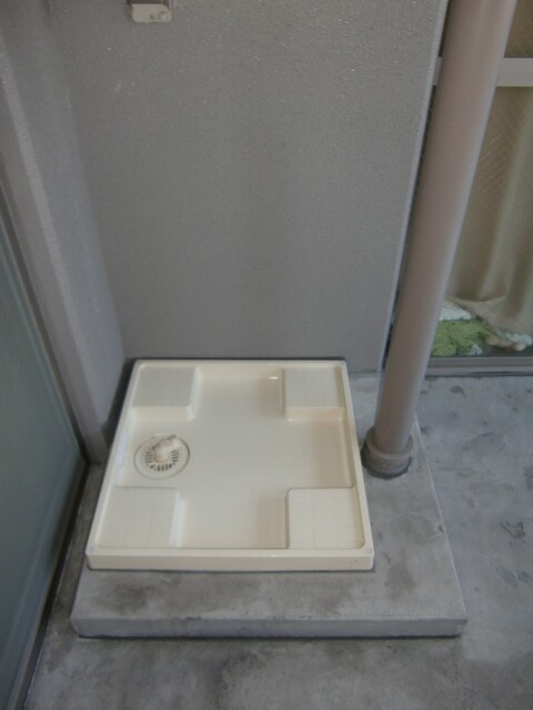 物件内観写真10　(洗濯機置場)