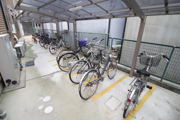 物件外観写真2　(駐輪場)
