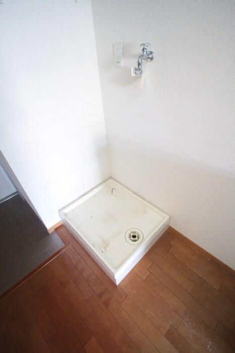 物件内観写真14　(洗濯機置場)