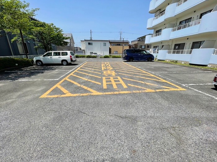 ヴィラ  ５１の駐車場