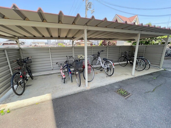 ヴィラ  ５１の駐輪場