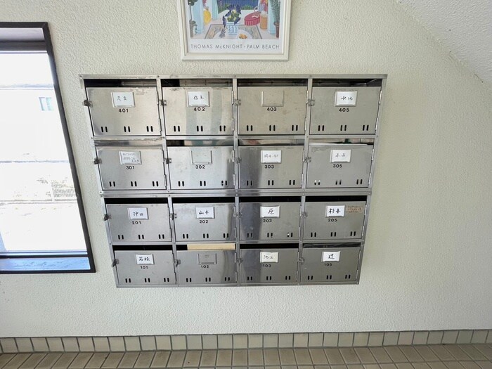 物件外観写真5　(エントランス部分)