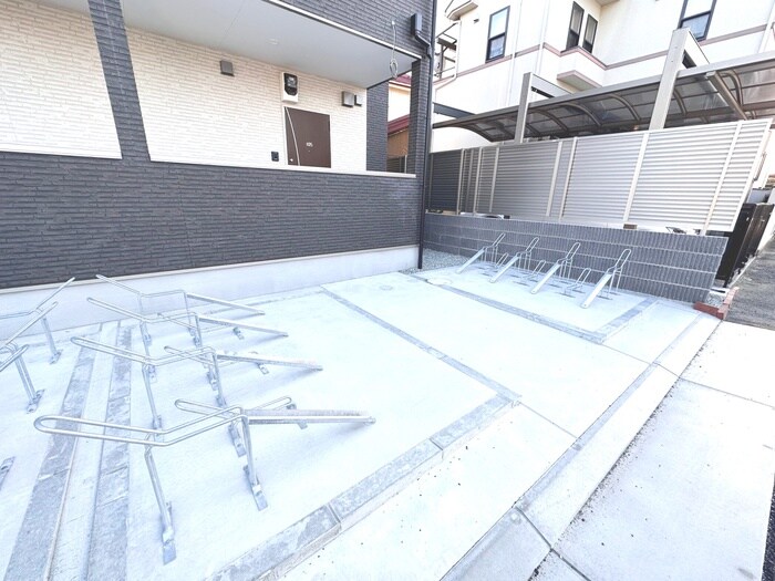 物件外観写真6　(駐輪場)