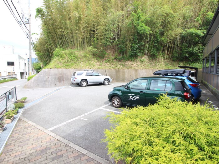 物件外観写真2　(駐車場)