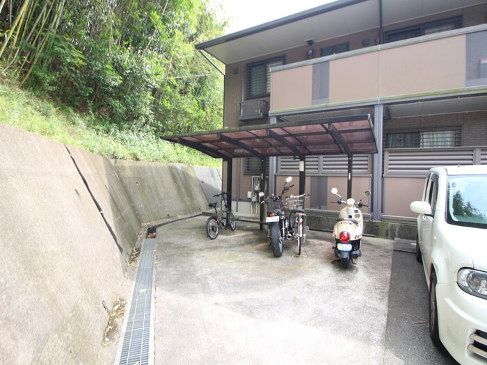 物件外観写真3　(駐輪場)