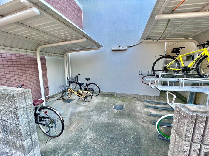 物件外観写真5　(駐輪場)
