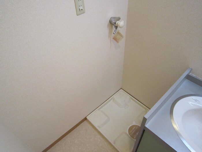 物件内観写真13　(洗濯機置場)