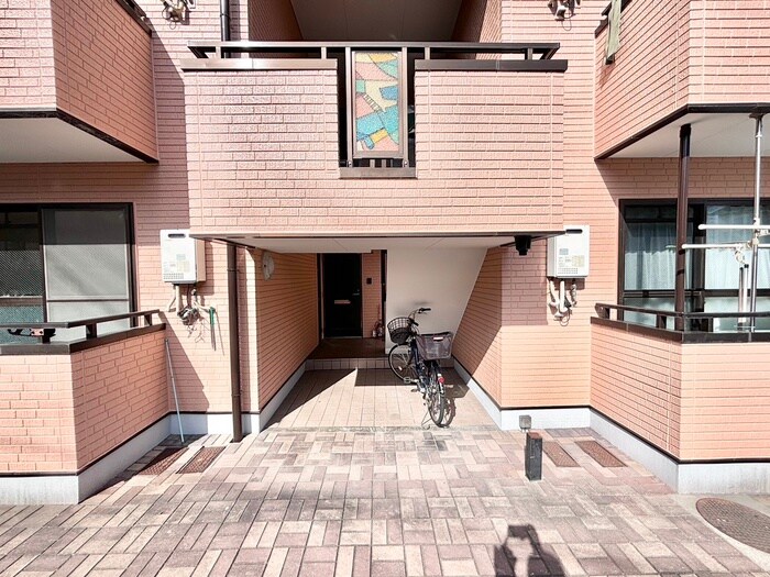 物件外観写真5　(エントランス部分)