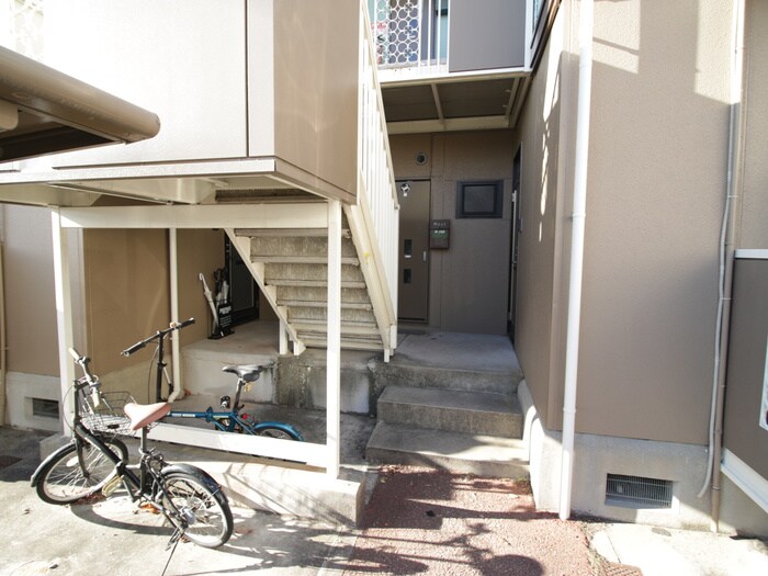 物件外観写真4　(エントランス部分)