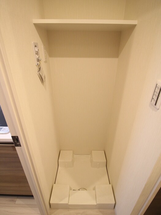 物件内観写真12　(洗濯機置場)