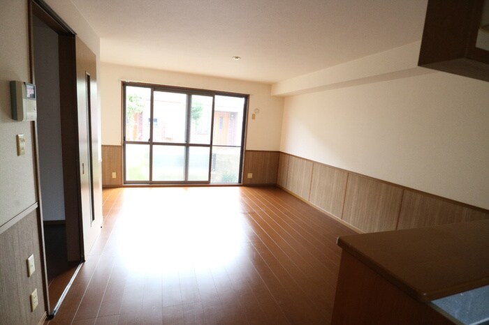 物件内観写真1　(居室)