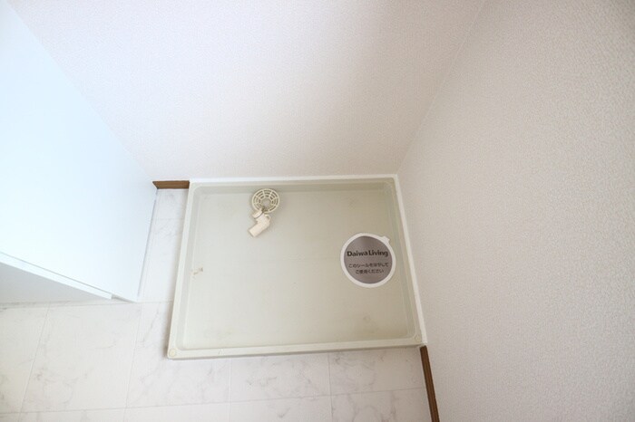 物件内観写真6　(洗濯機置場)